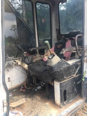 ขาย 455,000 บาท KOMATSU PC200 รุ่น 5 (คอนโทรลสั่น) เครื่อง 6D95L-Turbo โช่หนา เอวแน่น (ไฟ้ฟาตัด กล่องและมอเตอร์อยู่) เอกสารเล่มทะเบียน(ภาษีไม่ขาด)    รถอยู่ จ.นครพนม โทร&amp;ไอดีไลน์ 0610710295