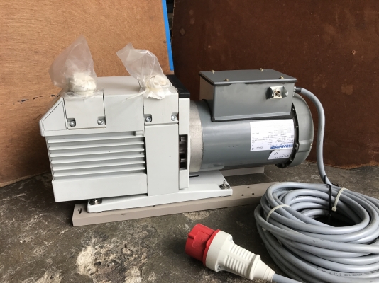 ขายปั้มแวคคั่มสูญญากาศ Vacuum pump Trivac made in Germany พร้อมมอเตอร์ Marathon made in USA 3/4HP. 220V ไฟบ้านเสียบปลั๊กใช้ได้เลย ขนาดท่อ 1นิ้ว ของใหม่แกะลัง ไม่เคยใช้งาน สวยมาก พร้อมใช้งาน