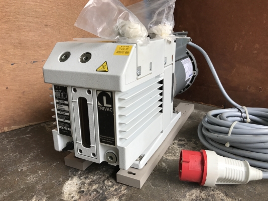 ขายปั้มแวคคั่มสูญญากาศ Vacuum pump Trivac made in Germany พร้อมมอเตอร์ Marathon made in USA 3/4HP. 220V ไฟบ้านเสียบปลั๊กใช้ได้เลย ขนาดท่อ 1นิ้ว ของใหม่แกะลัง ไม่เคยใช้งาน สวยมาก พร้อมใช้งาน