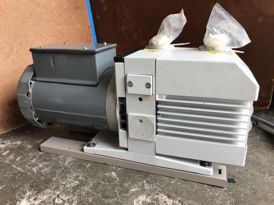 ขายปั้มแวคคั่มสูญญากาศ Vacuum pump Trivac made in Germany พร้อมมอเตอร์ Marathon made in USA 3/4HP. 220V ไฟบ้านเสียบปลั๊กใช้ได้เลย ขนาดท่อ 1นิ้ว ของใหม่แกะลัง ไม่เคยใช้งาน สวยมาก พร้อมใช้งาน