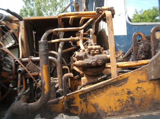 ขายซากแม็คโคร เครื่องยนต์ ปั้มไฮดรอลิก หัวเก๋ง โซ่ และอุปกรณ์ต่างๆ