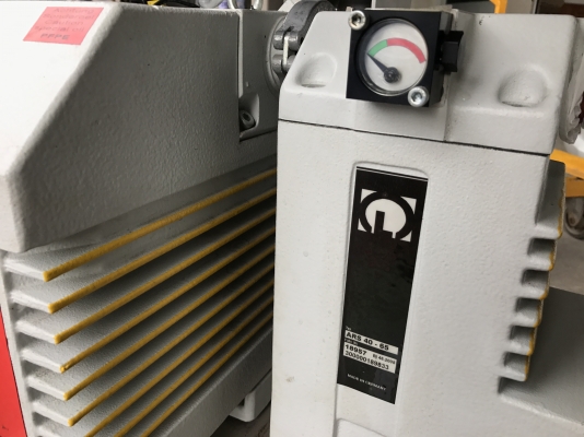 ขายปั้มแวคคั่มสูญญากาศ Vacuum pump Trivac made in Germany พร้อมมอเตอร์ Emerson 3HP. 380V พร้อมอุปกรณ์คอนโทรลครบชุด ขนาดท่อ 1.5นิ้ว ของใหม่แกะลังมาพร้อมล้อเลื่อนไม่เคยใช้งาน สวยมาก พร้อมใช้งาน