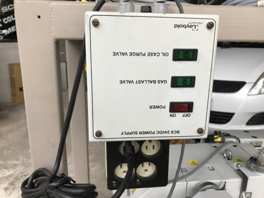 ขายปั้มแวคคั่มสูญญากาศ Vacuum pump Trivac made in Germany พร้อมมอเตอร์ Emerson 3HP. 380V พร้อมอุปกรณ์คอนโทรลครบชุด ขนาดท่อ 1.5นิ้ว ของใหม่แกะลังมาพร้อมล้อเลื่อนไม่เคยใช้งาน สวยมาก พร้อมใช้งาน