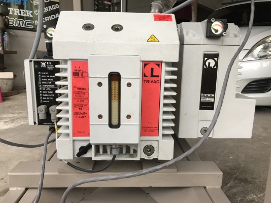 ขายปั้มแวคคั่มสูญญากาศ Vacuum pump Trivac made in Germany พร้อมมอเตอร์ Emerson 3HP. 380V พร้อมอุปกรณ์คอนโทรลครบชุด ขนาดท่อ 1.5นิ้ว ของใหม่แกะลังมาพร้อมล้อเลื่อนไม่เคยใช้งาน สวยมาก พร้อมใช้งาน