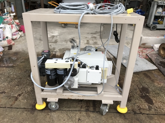 ขายปั้มแวคคั่มสูญญากาศ Vacuum pump Trivac made in Germany พร้อมมอเตอร์ Emerson 3HP. 380V พร้อมอุปกรณ์คอนโทรลครบชุด ขนาดท่อ 1.5นิ้ว ของใหม่แกะลังมาพร้อมล้อเลื่อนไม่เคยใช้งาน สวยมาก พร้อมใช้งาน