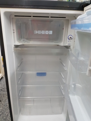 ตู้เย็น Mitsubishi 6 คิว สีเงิน รุ่น MR-17D สภาพใหม่ ใช้ได้ปกติ