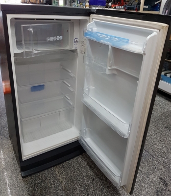 ตู้เย็น Mitsubishi 6 คิว สีเงิน รุ่น MR-17D สภาพใหม่ ใช้ได้ปกติ