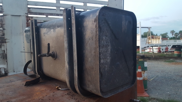 ขาย ถังน้ำมัน โทร 089-7087998,081-7855503  เรายินดีให้บริการคร่า....