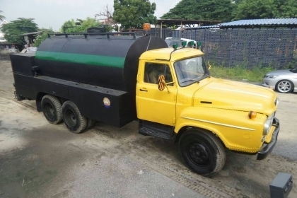 รถสเปร์ยาง ถังดิเรฟฟอร์ดของอังกฤษ รถISUZUหัวยาวเครื่องเดิมเกียร์เดิม รถสเปร์ยาง ถังดิเรฟฟอร์ดของอังกฤษ รถISUZUหัวยาวเครื่องเดิมเกียร์เดิม