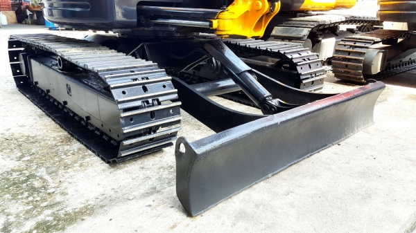 ขาย รถขุด KOMATSU รุ่น PC30FR มือสองญี่ปุ่น แทรกเหล็ก สลักบูทเอวแน่น  100\% ปั้มนิ้ว ทำงานไว สวยพร้อมใช้งาน มือถือ/LINE ID : 0818753443