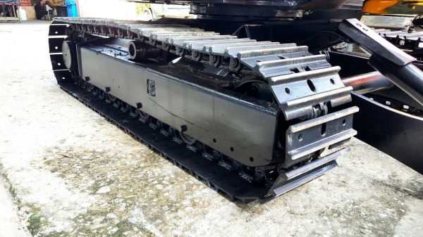 ขาย รถขุด KOMATSU รุ่น PC30FR มือสองญี่ปุ่น แทรกเหล็ก สลักบูทเอวแน่น  100\% ปั้มนิ้ว ทำงานไว สวยพร้อมใช้งาน มือถือ/LINE ID : 0818753443