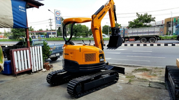 ขาย รถขุด KOMATSU รุ่น PC30FR มือสองญี่ปุ่น แทรกเหล็ก สลักบูทเอวแน่น  100\% ปั้มนิ้ว ทำงานไว สวยพร้อมใช้งาน มือถือ/LINE ID : 0818753443