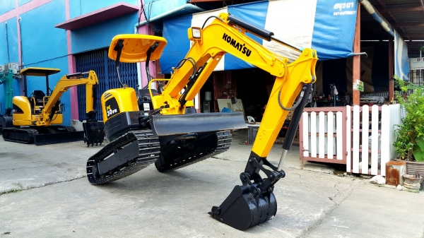 ขาย รถขุด KOMATSU รุ่น PC30FR มือสองญี่ปุ่น แทรกเหล็ก สลักบูทเอวแน่น  100\% ปั้มนิ้ว ทำงานไว สวยพร้อมใช้งาน มือถือ/LINE ID : 0818753443