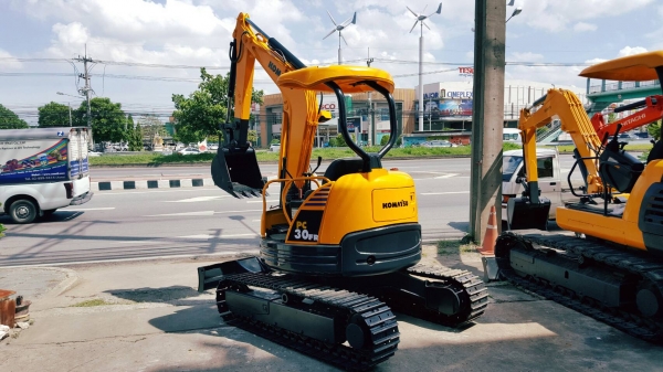 ขาย รถขุด KOMATSU รุ่น PC30FR มือสองญี่ปุ่น แทรกเหล็ก สลักบูทเอวแน่น  100\% ปั้มนิ้ว ทำงานไว สวยพร้อมใช้งาน มือถือ/LINE ID : 0818753443