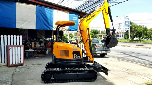 ขาย รถขุด KOMATSU รุ่น PC30FR มือสองญี่ปุ่น แทรกเหล็ก สลักบูทเอวแน่น  100\% ปั้มนิ้ว ทำงานไว สวยพร้อมใช้งาน มือถือ/LINE ID : 0818753443