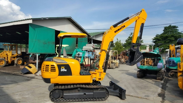 ขาย รถขุด KOMATSU รุ่น PC35R-8- มือสองญี่ปุ่น แทรกเหล็ก สลักบูทเอว แน่น 100\% สวยพร้อมใช้งาน มือถือ/LINE ID : 0818753444