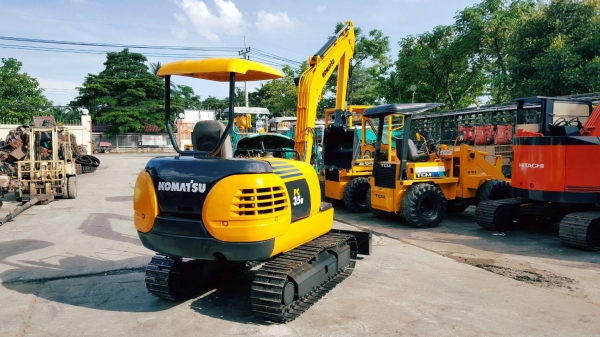 ขาย รถขุด KOMATSU รุ่น PC35R-8- มือสองญี่ปุ่น แทรกเหล็ก สลักบูทเอว แน่น 100\% สวยพร้อมใช้งาน มือถือ/LINE ID : 0818753444