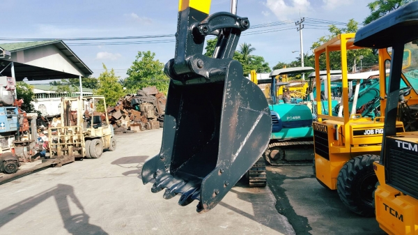 ขาย รถขุด KOMATSU รุ่น PC35R-8- มือสองญี่ปุ่น แทรกเหล็ก สลักบูทเอว แน่น 100\% สวยพร้อมใช้งาน มือถือ/LINE ID : 0818753444