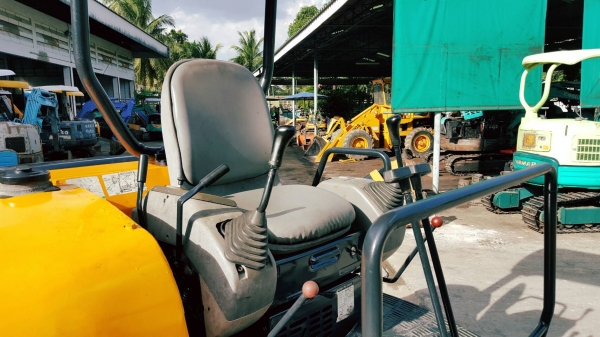 ขาย รถขุด KOMATSU รุ่น PC35R-8- มือสองญี่ปุ่น แทรกเหล็ก สลักบูทเอว แน่น 100\% สวยพร้อมใช้งาน มือถือ/LINE ID : 0818753444