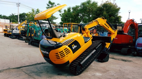 ขาย รถขุด KOMATSU รุ่น PC35R-8- มือสองญี่ปุ่น แทรกเหล็ก สลักบูทเอว แน่น 100\% สวยพร้อมใช้งาน มือถือ/LINE ID : 0818753444