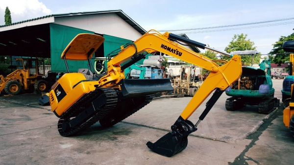 ขาย รถขุด KOMATSU รุ่น PC35R-8- มือสองญี่ปุ่น แทรกเหล็ก สลักบูทเอว แน่น 100\% สวยพร้อมใช้งาน มือถือ/LINE ID : 0818753444