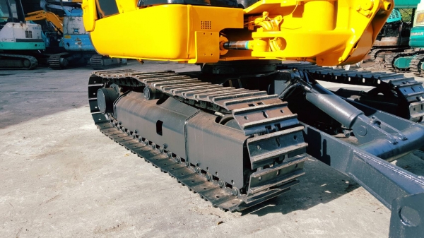 ขาย รถขุด KOMATSU รุ่น PC35R-8- มือสองญี่ปุ่น แทรกเหล็ก สลักบูทเอว แน่น 100\% สวยพร้อมใช้งาน มือถือ/LINE ID : 0818753444