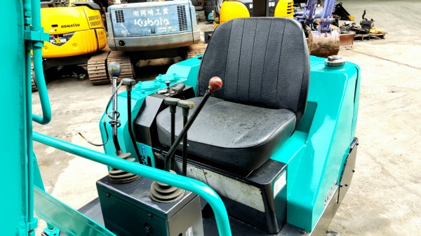 ขาย รถขุด KOBELCO รุ่น SK014 มือสองญี่ปุ่น แทรกยางสวย สลัก บูทเอวแน่น 100\% ขึ้นรถปิคอัพ ได้แน่นอน แรงดีทุกระบบ มือถือ/LINE ID : 0818753444