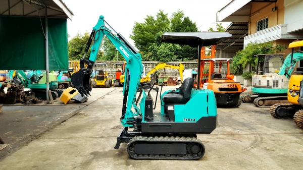 ขาย รถขุด KOBELCO รุ่น SK014 มือสองญี่ปุ่น แทรกยางสวย สลัก บูทเอวแน่น 100\% ขึ้นรถปิคอัพ ได้แน่นอน แรงดีทุกระบบ มือถือ/LINE ID : 0818753444