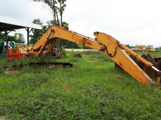 ขาย 215,000 KOMATSU pc 200-5 เอกสาร อินวอยอุปกรณ์ เครื่องอะไหล่ยังอยู่ ครบเกือบทุกชิ้น รถอยู่.บ้านบึงชลบุรี 090-772-3710 090-772-3708