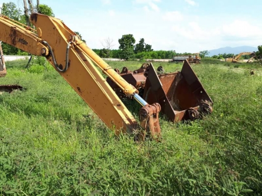 ขาย 215,000 KOMATSU pc 200-5 เอกสาร อินวอยอุปกรณ์ เครื่องอะไหล่ยังอยู่ ครบเกือบทุกชิ้น รถอยู่.บ้านบึงชลบุรี 090-772-3710 090-772-3708