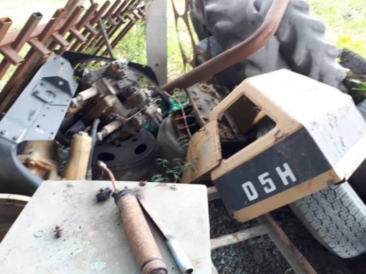 ขาย 215,000 KOMATSU pc 200-5 เอกสาร อินวอยอุปกรณ์ เครื่องอะไหล่ยังอยู่ ครบเกือบทุกชิ้น รถอยู่.บ้านบึงชลบุรี 090-772-3710 090-772-3708