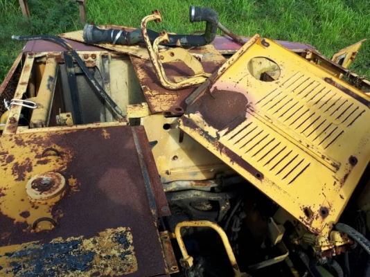 ขาย 215,000 KOMATSU pc 200-5 เอกสาร อินวอยอุปกรณ์ เครื่องอะไหล่ยังอยู่ ครบเกือบทุกชิ้น รถอยู่.บ้านบึงชลบุรี 090-772-3710 090-772-3708
