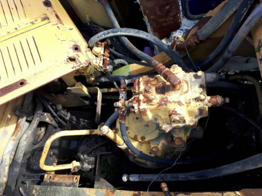 ขาย 215,000 KOMATSU pc 200-5 เอกสาร อินวอยอุปกรณ์ เครื่องอะไหล่ยังอยู่ ครบเกือบทุกชิ้น รถอยู่.บ้านบึงชลบุรี 090-772-3710 090-772-3708