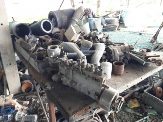 ขาย 215,000 KOMATSU pc 200-5 เอกสาร อินวอยอุปกรณ์ เครื่องอะไหล่ยังอยู่ ครบเกือบทุกชิ้น รถอยู่.บ้านบึงชลบุรี 090-772-3710 090-772-3708