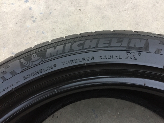 ยาง MICHELIN 235-45-18 ปี 13 ครบชุด 4 เส้น 4500 สภาพสวยๆไม่บวมไม่กินข้าง ดอกยางเหลือเยอะเอาไปวิ่งกัน ยาง MICHELIN 235-45-18 ปี 13 ครบชุด 4 เส้น 4500 สภาพสวยๆไม่บวมไม่กินข้าง ดอกยางเหลือเยอะเอาไปวิ่งกัน