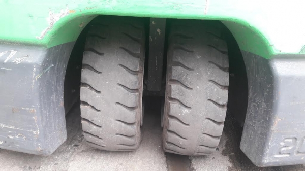 รถยก tyota 7fb 20