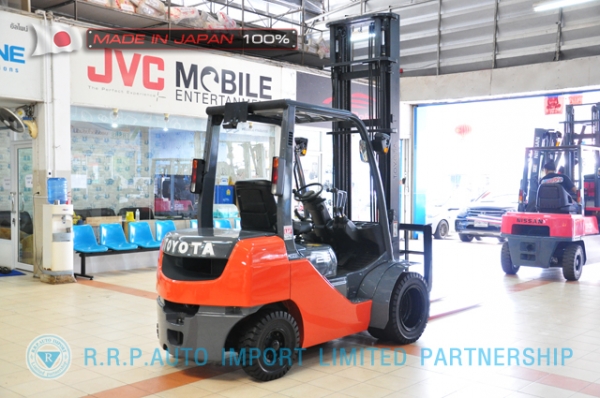 ขายรถโฟล์คลิฟท์มือสอง TOYOTA รุ่น 8FD25-34494 นำเข้าจากประเทศญี่ปุ่น 100\% ไม่เคยใช้งานในไทย