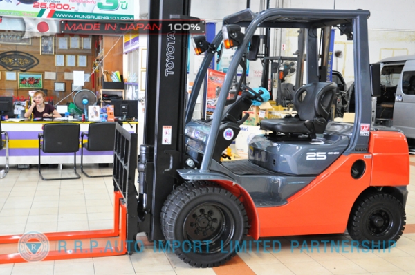 ขายรถโฟล์คลิฟท์มือสอง TOYOTA รุ่น 8FD25-34494 นำเข้าจากประเทศญี่ปุ่น 100\% ไม่เคยใช้งานในไทย