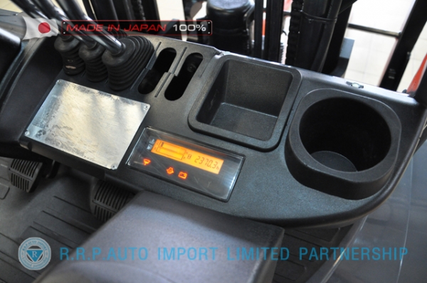 ขายรถโฟล์คลิฟท์มือสอง TOYOTA รุ่น 8FD25-34494 นำเข้าจากประเทศญี่ปุ่น 100\% ไม่เคยใช้งานในไทย