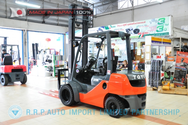 ขายรถโฟล์คลิฟท์มือสอง TOYOTA รุ่น 8FD25-34494 นำเข้าจากประเทศญี่ปุ่น 100\% ไม่เคยใช้งานในไทย