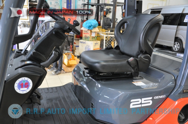 ขายรถโฟล์คลิฟท์มือสอง TOYOTA รุ่น 8FD25-34494 นำเข้าจากประเทศญี่ปุ่น 100\% ไม่เคยใช้งานในไทย