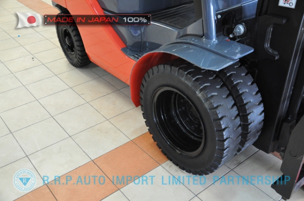 ขายรถโฟล์คลิฟท์มือสอง TOYOTA รุ่น 8FD25-34494 นำเข้าจากประเทศญี่ปุ่น 100\% ไม่เคยใช้งานในไทย