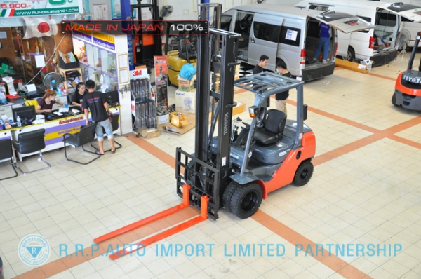 ขายรถโฟล์คลิฟท์มือสอง TOYOTA รุ่น 8FD25-34494 นำเข้าจากประเทศญี่ปุ่น 100\% ไม่เคยใช้งานในไทย