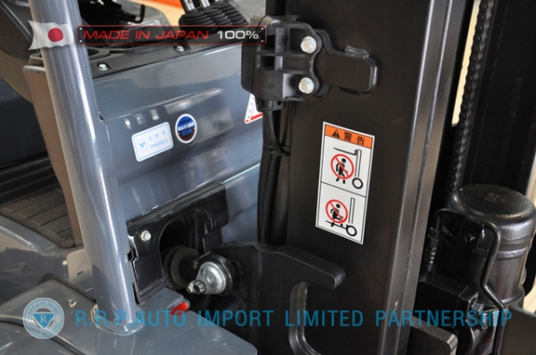 ขายรถโฟล์คลิฟท์มือสอง TOYOTA รุ่น 8FD25-34494 นำเข้าจากประเทศญี่ปุ่น 100\% ไม่เคยใช้งานในไทย