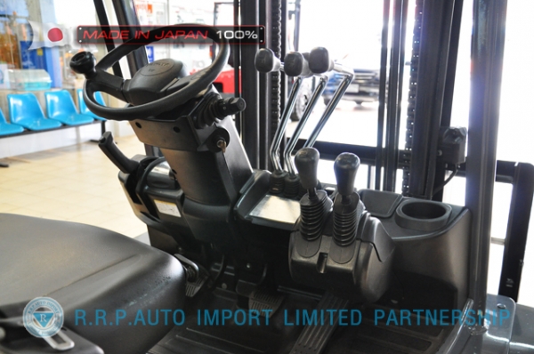 ขายรถโฟล์คลิฟท์มือสอง TOYOTA รุ่น 8FD25-34494 นำเข้าจากประเทศญี่ปุ่น 100\% ไม่เคยใช้งานในไทย