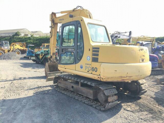 ขาย KOMATSU PC 60-7  เก่าญี่ปุ่นแท้  สภาพสวยมากๆ    แทรคเหล็กหุ้มยาง ชั่วโมงน้อย  โทร 089-7462641 สุวรรณี