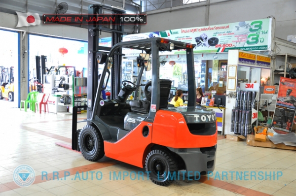ขายรถโฟล์คลิฟท์มือสอง TOYOTA รุ่น 8FD25-34615 นำเข้าจากประเทศญี่ปุ่น 100\% ไม่เคยใช้งานในไทย