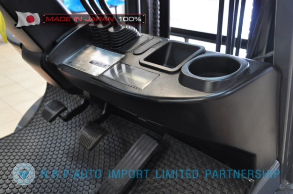 ขายรถโฟล์คลิฟท์มือสอง TOYOTA รุ่น 8FD25-34615 นำเข้าจากประเทศญี่ปุ่น 100\% ไม่เคยใช้งานในไทย