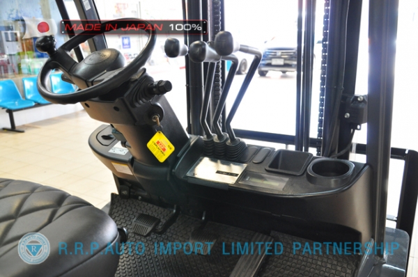 ขายรถโฟล์คลิฟท์มือสอง TOYOTA รุ่น 8FD25-34615 นำเข้าจากประเทศญี่ปุ่น 100\% ไม่เคยใช้งานในไทย