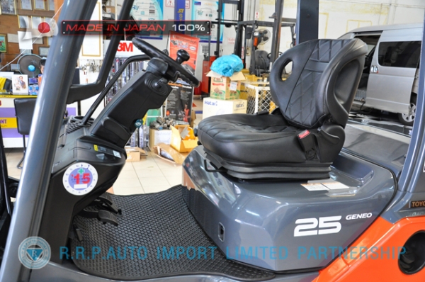 ขายรถโฟล์คลิฟท์มือสอง TOYOTA รุ่น 8FD25-34615 นำเข้าจากประเทศญี่ปุ่น 100\% ไม่เคยใช้งานในไทย